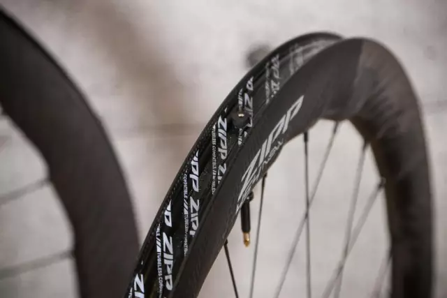 Первый взгляд: Zipp 302 Carbon Clincher и 454 NSW Carbon Clincher Disc Brake