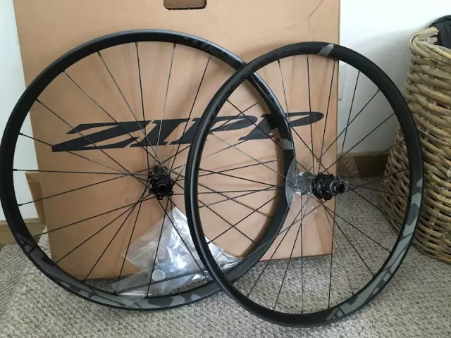 Первый взгляд: SRAM Roam 60 Wheels и 900 Hubs