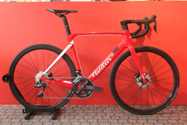 Разрушающая булыжник Ники Терпстра Wilier Cento10 Pro Disc - Галерея