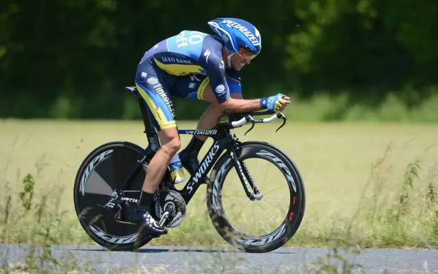 Альберто Контадор потерпел крушение в Джиро д "Финал спринта этапа Италии 6