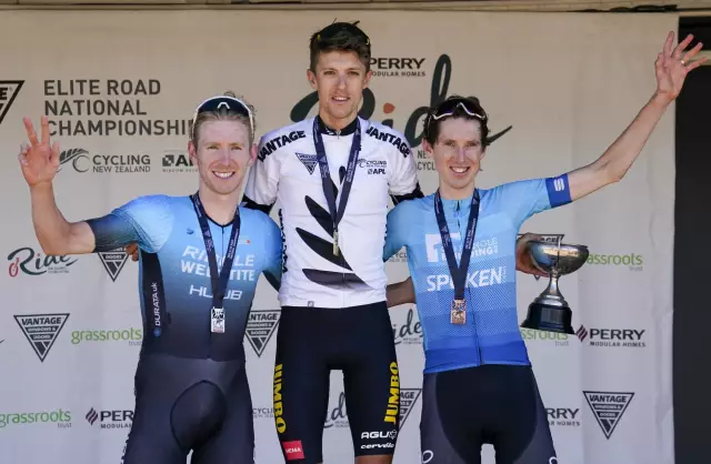 Джордж Беннетт вынужден покинуть миры с болезнью