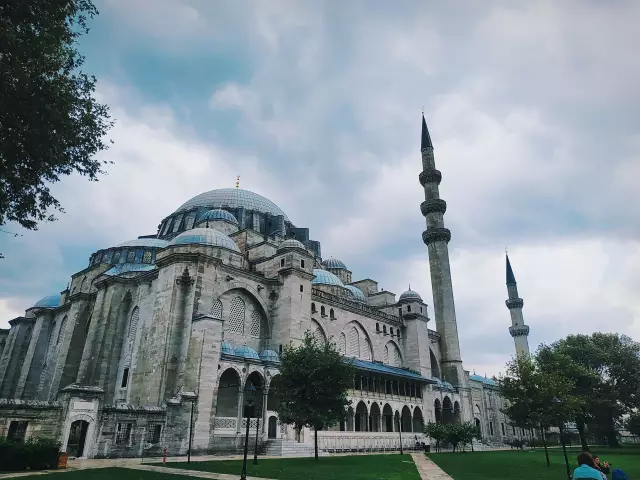 11 самых красивых мечетей в Индонезии