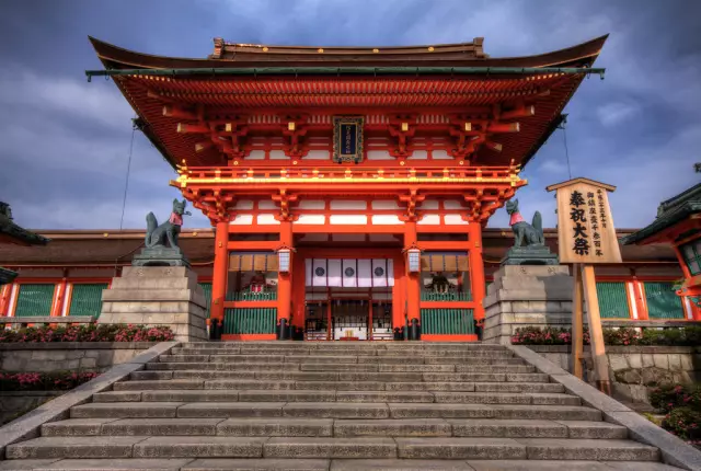 Краткая история fushimi inari taisha, самая важная святыня kyoto