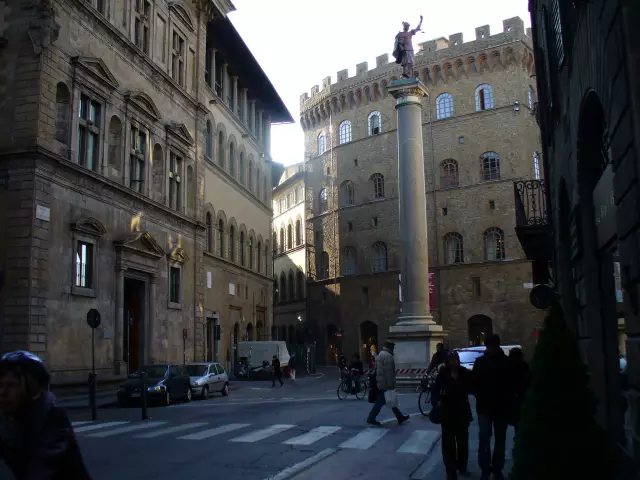 10 вещей, чтобы сделать около piazza santa trinita, florence