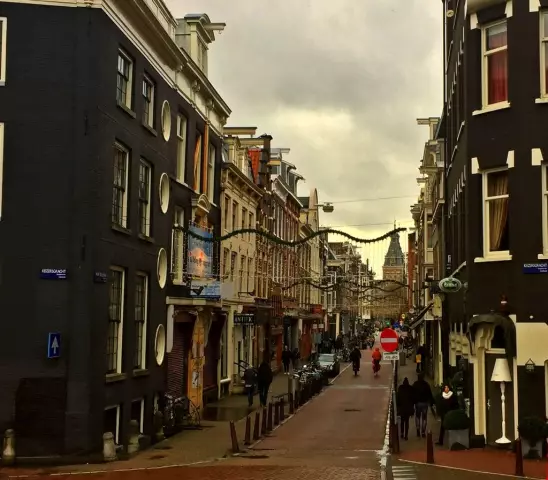 Путеводитель по антикварной гавани Амстердама, niewwe spiegelstraat