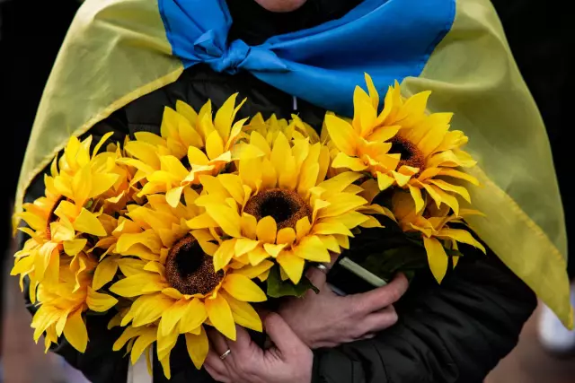 Встретиться с украинским дизайнером, принеся вечеринку на неделю моды в киев