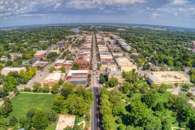 10 лучших местных ресторанов в Lawrence, kansas
