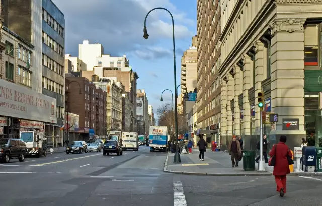 10 художников-латиноамериканцев, основанных на nyc, чтобы знать