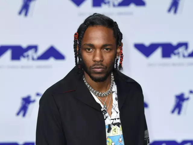 Kendrick lamar channels steve jobs и «молодой папа» в новом «скромном» видео