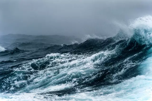 Rough Waters Ahead: Как спланировать пляжный отдых в сезон ураганов