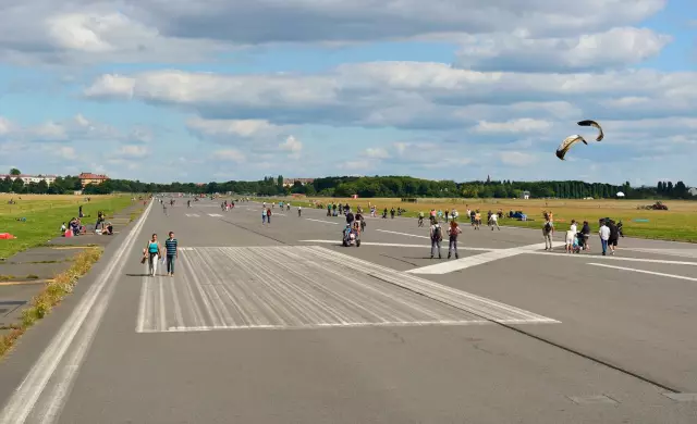 5 мест для посещения возле пруда Панг Суа, где можно делать покупки, играть и есть без ограничений