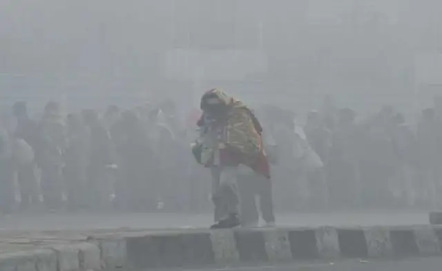 Ежик в тумане с русскими мотивами, красивая поездка в тумане