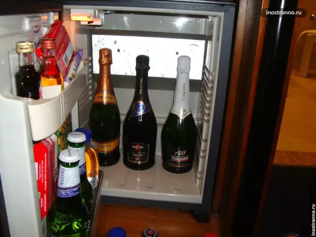 Остерегайтесь дополнительной услуги, добавленной к счету в ресторанах Великобритании