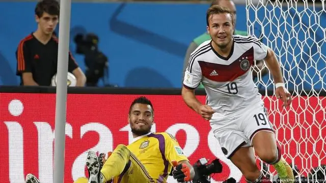 На снимках: 30-й чемпионат мира по плаванию с маской и трубкой