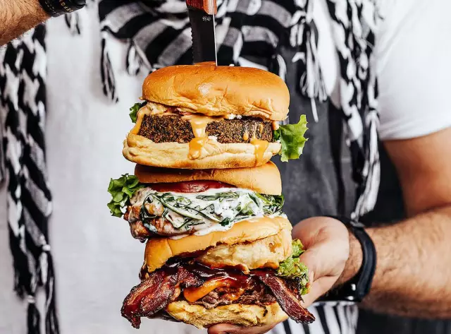 SUNWAY RESORT ОТКРЫТ В НЬЮ-ЙОРКЕ ОТМЕЧЕННЫЙ НАГРАДАМИ BLACK TAP CRAFT BURGERS & SHAKES