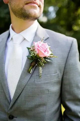 Кому достанется корсаж на свадьбе?