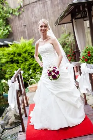 Почему невесты носят повязку на ноге?