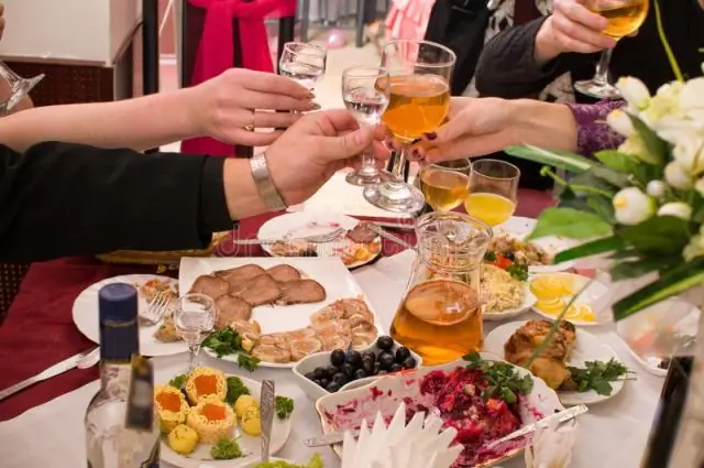 Что происходит на банкете?