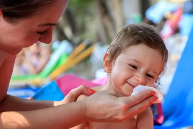 Нужно ли задерживать дыхание ребенка в воде?