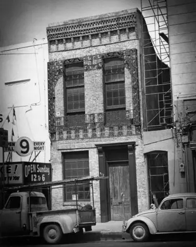 Какая самая старая постройка в Техасе?