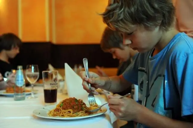 Как научить за стол в детском саду?