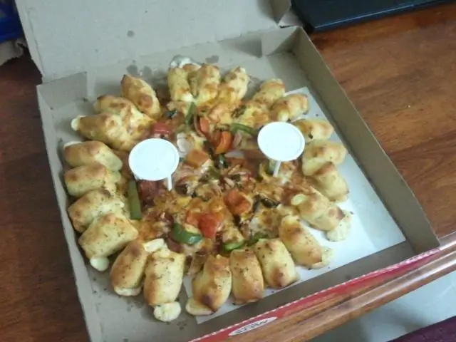 Сколько стоит фирменная пицца Pizza Hut?