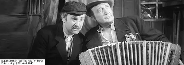 Какую песню Уинтроп поет в Music Man?