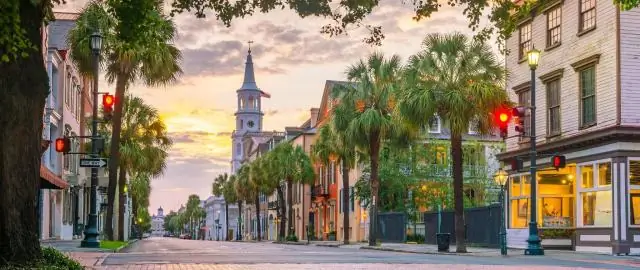 Как далеко Mt Pleasant SC от Charleston SC?