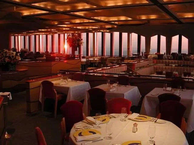 Как назывался ресторан в башнях-близнецах?