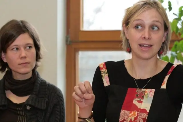 Где Люси Бернс училась в школе?