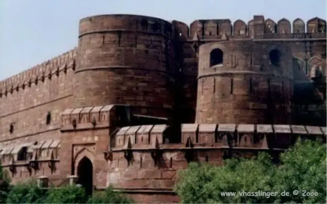 Почему Шах Джахан порезал своим рабочим руки?