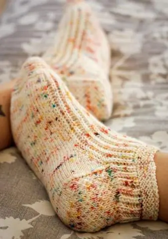 Что символизируют чулки в «Вещах, которые они носили»?