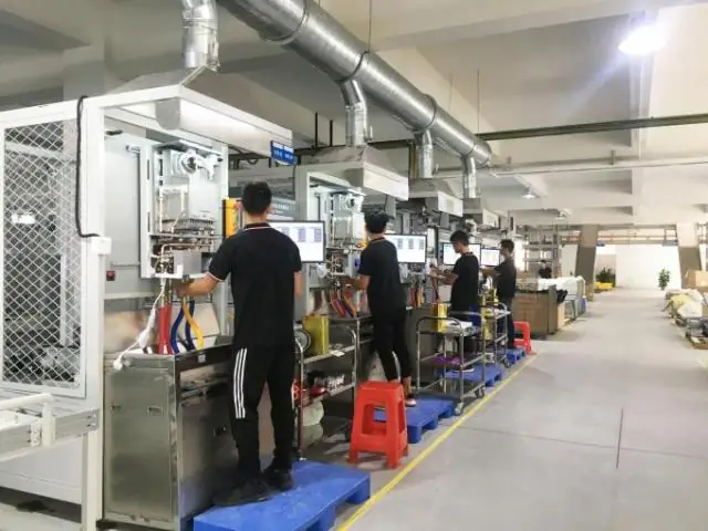 Что такое устройство, удаляющее загрязняющие вещества из потока газа или воды?