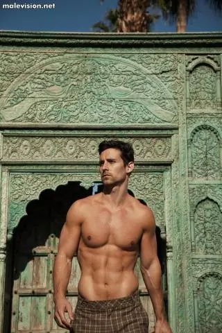 Где живет Джон Кэмерон Митчелл?