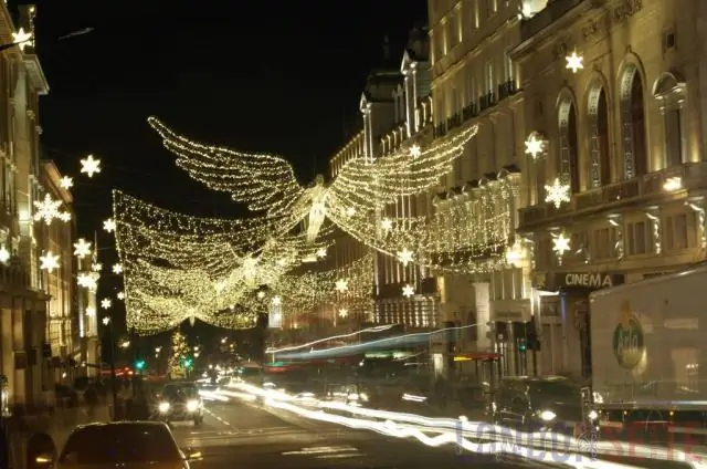 В какое время включаются фонари на Риджент-стрит?