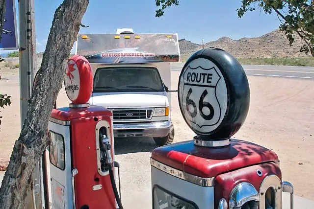 Какие известные природные или исторические достопримечательности?