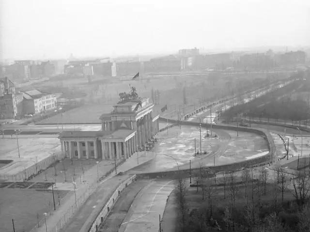 Берлинская стена полностью разрушена?