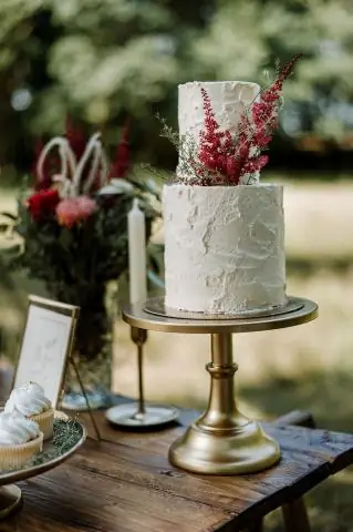 Как украсить большую комнату на свадьбу?