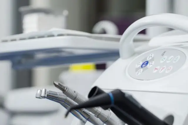 Безопасно ли оставлять огни на елке включенными?