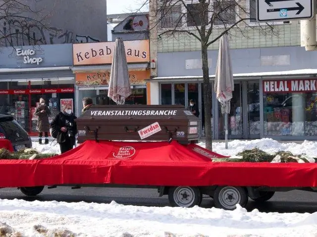 Почему вы кладете розмарин на гроб?