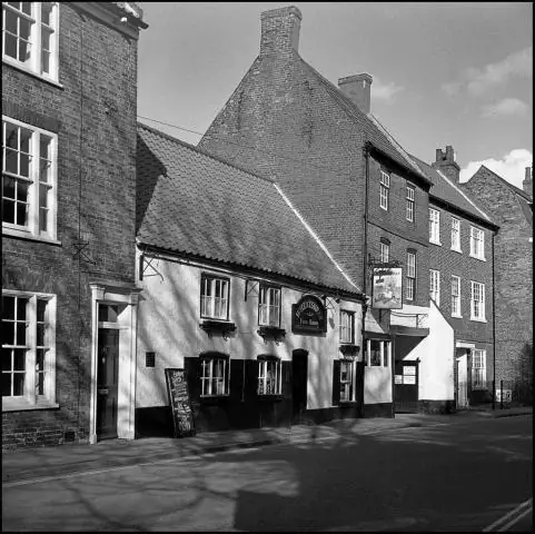 Кому принадлежит ресторан Yard House?