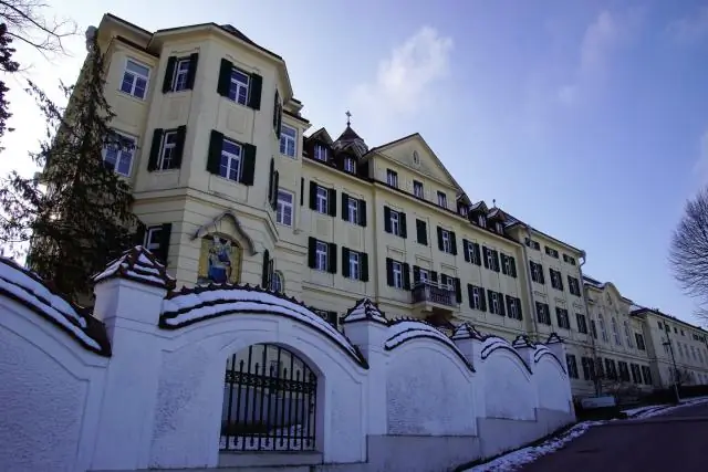 Вы салютуете во время исполнения гимна в штатском?