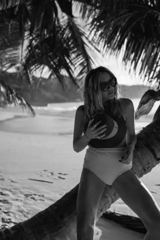 Какой персонаж поет Turn Back O Man в Godspell?