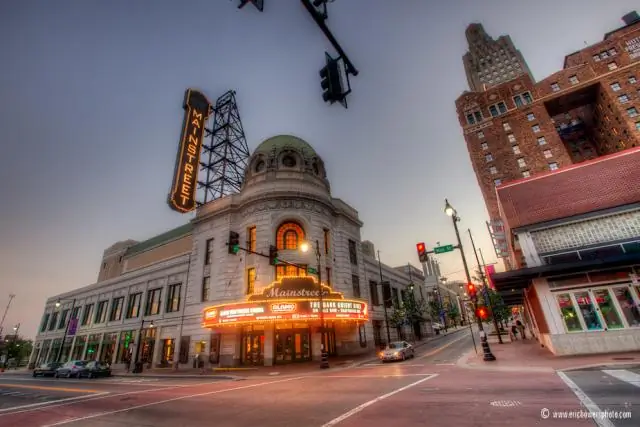 Является ли Alamo Drafthouse AMC?