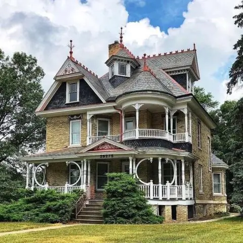 Где расположены викторианские дома?