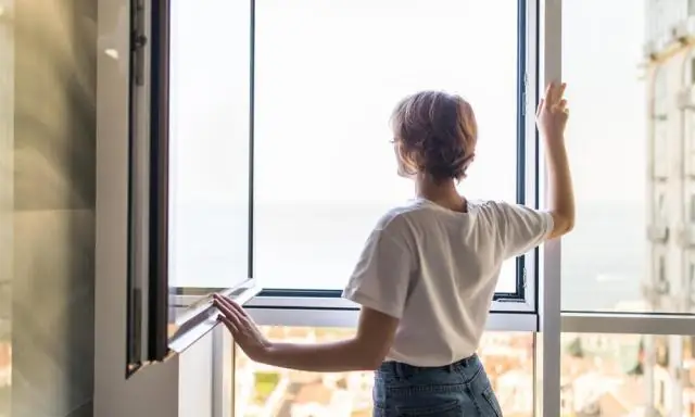 Чего не следует делать при переворачивании домика?