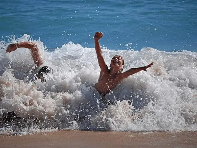 Ты умеешь плавать на пляже Поипу?