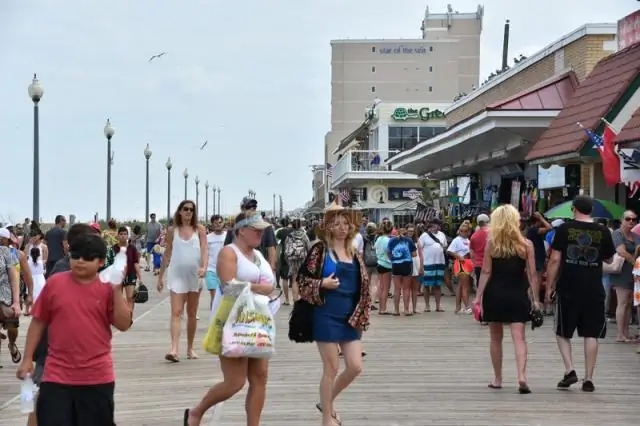 Есть ли в Рехобот-Бич дощатый настил?