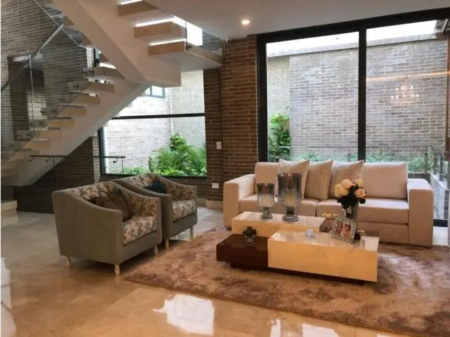 Что лучше: продать дом с мебелью или без?