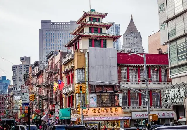 Сколько домов из коричневого камня в Нью-Йорке?